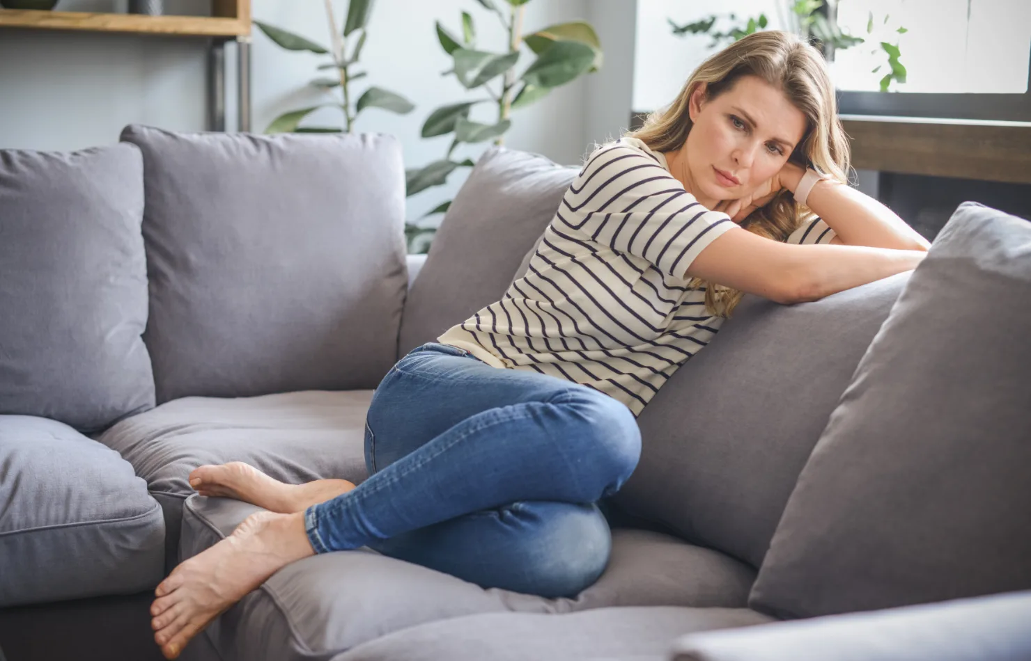 woman looking distantly on cocuh